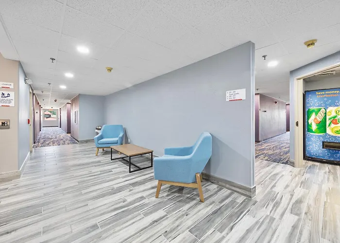 Hotel Americinn By Wyndham Champaign Area 2*