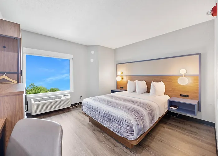 Hotel Americinn By Wyndham Champaign Area 2*