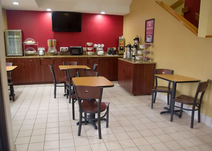 Hotel Americinn By Wyndham Champaign Area 2*