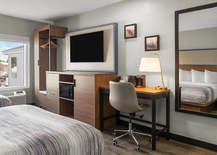 Americinn By Wyndham Champaign Area Hotel